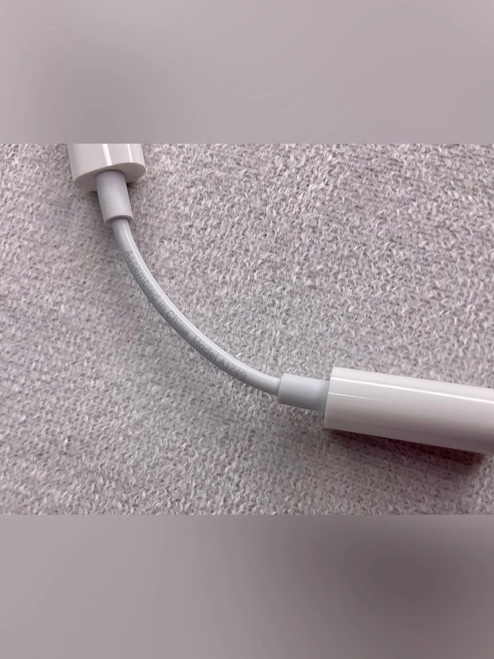 Apple genuine lightning
